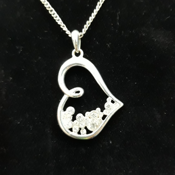 Heart with clear gems necklace - Picture 2 of 3